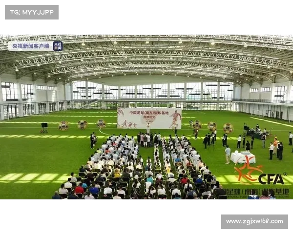 足球球员续约签字仪式引发关注新合同揭示未来发展方向 足球球员续约签字仪式引发关注新合同揭示未来发展方向